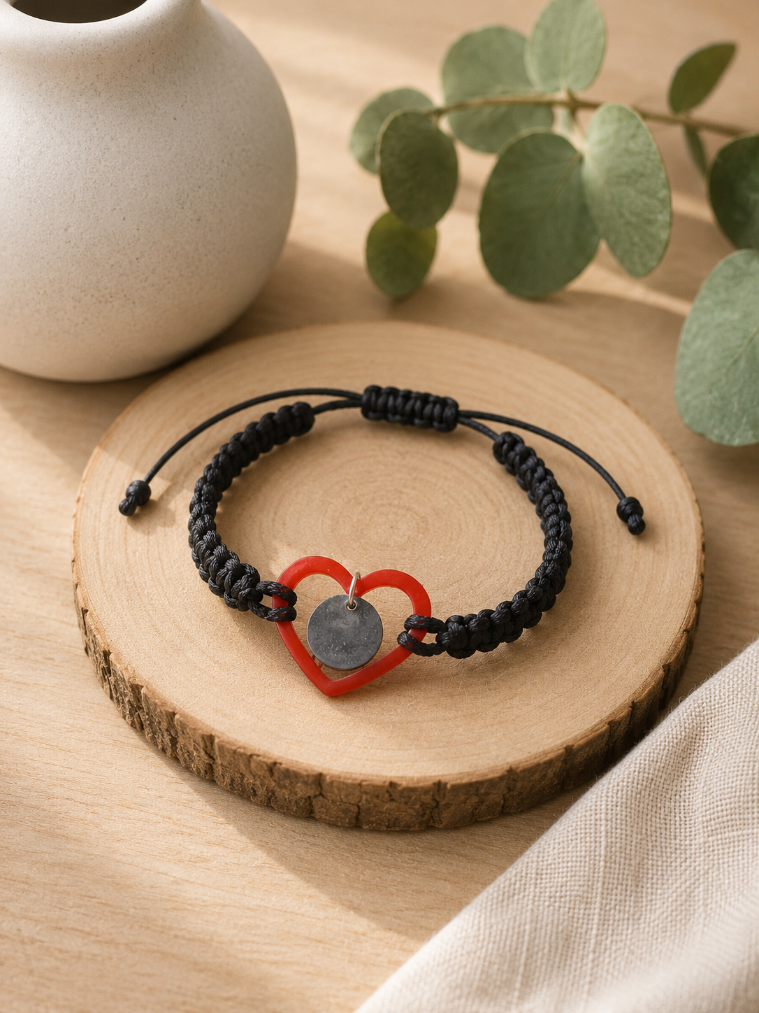 Bracelet Cœur "Amour & Tendance" – Résine UV & Cordon Noir
