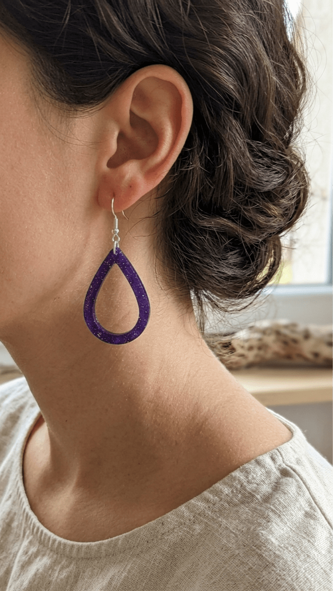 Boucles d'Oreilles Pendantes LUNA – Gouttes Évidées Rouge Éclatant - Créa.Bijoux